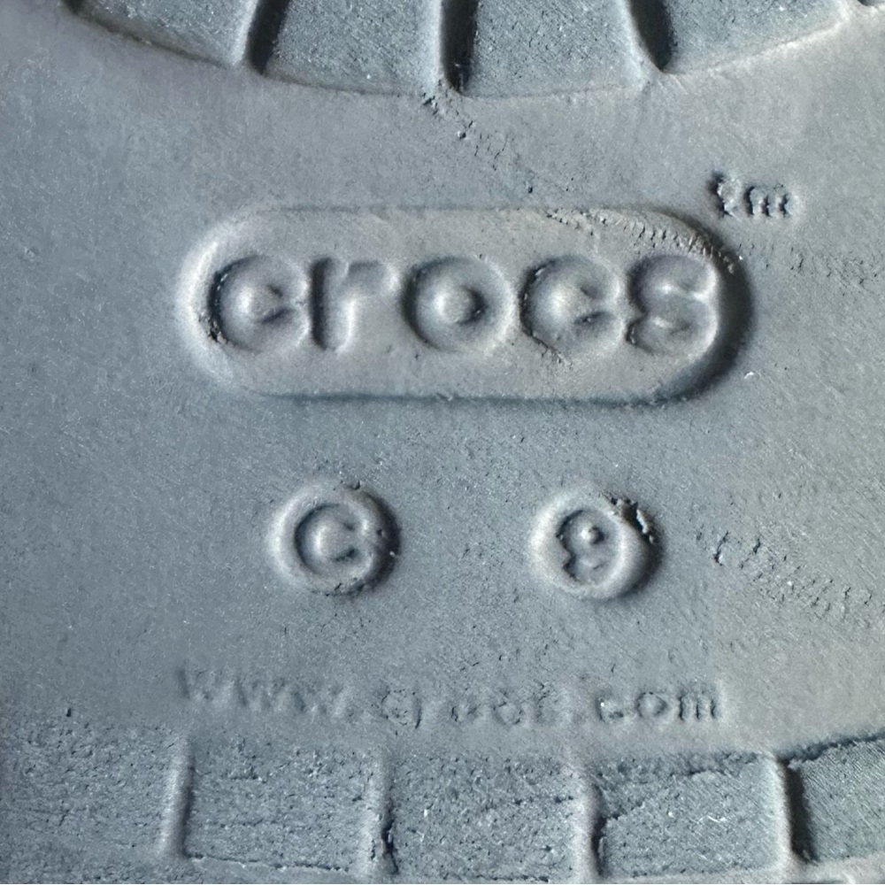 Crocs Slip Resistant Clogs Shoes Blue/White w/Red Stripe Youth Size 9 - Picture 9 of 9